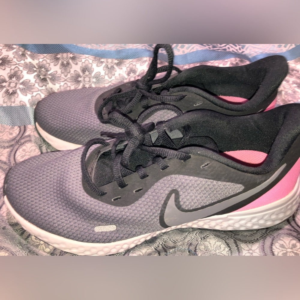 Nike Revolution 5